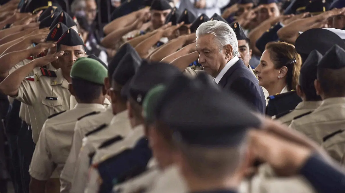 AMLO Militares